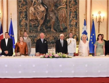 Λαμπερές παρουσίες και χαμόγελα στο δείπνο στο Προεδρικό Μέγαρο (φωτό)